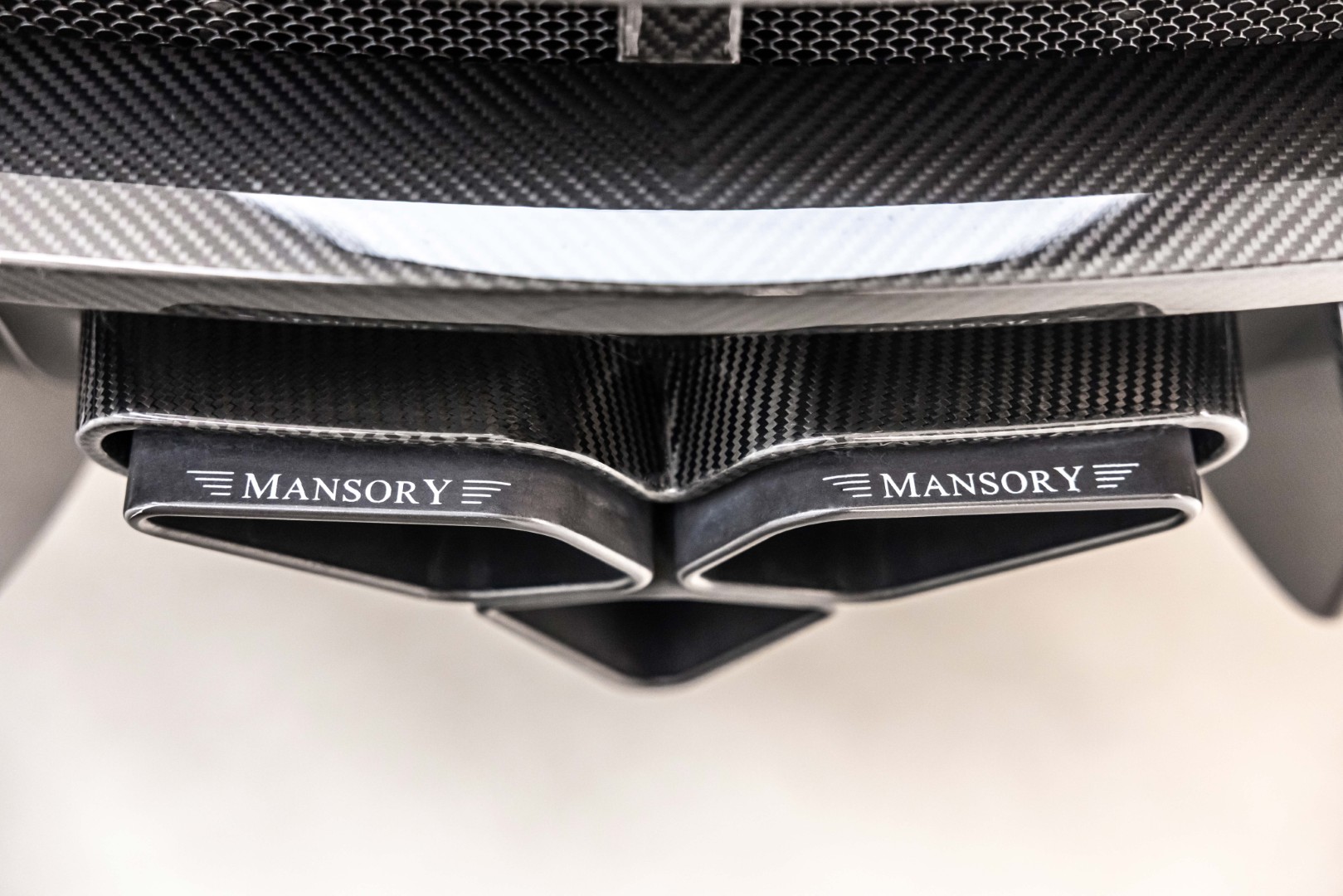 2021 LAMBORGHINI URUS BY MANSORY 